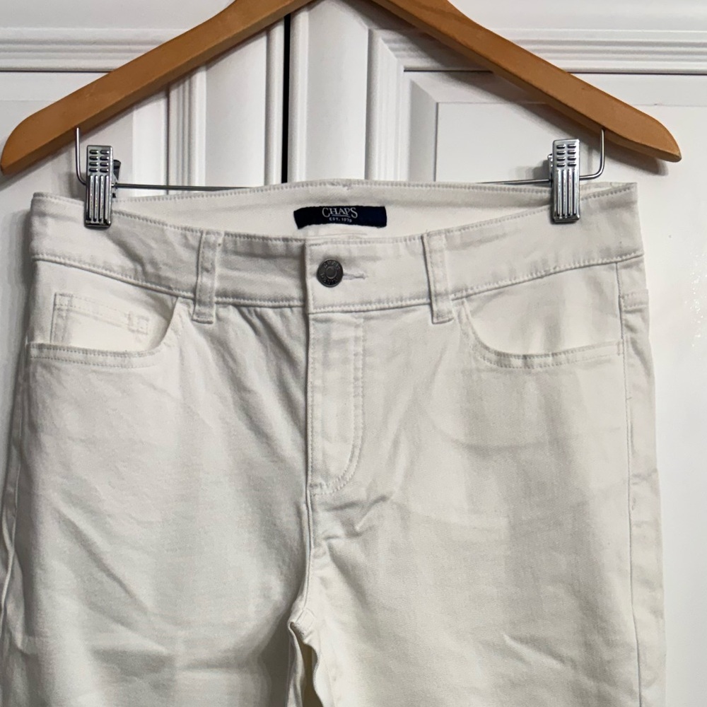NWOT Chaps Women’s Size 8 White Denim 5 Pocket Bermuda Cuffed Shorts Knee Length - Picture 3 of 12